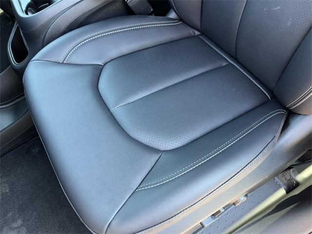 Photo of 2026 Silver Mist Clearcoat Chrysler Pacifica