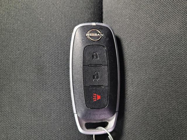 Photo of 2023 Super Black Nissan Rogue