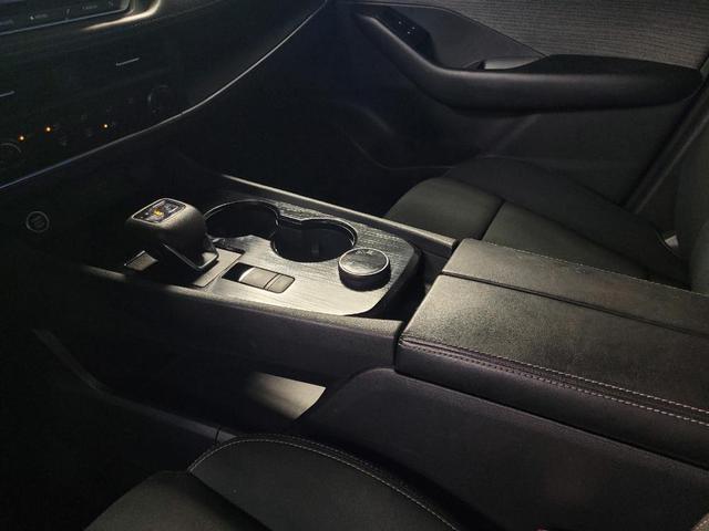 Photo of 2023 Super Black Nissan Rogue