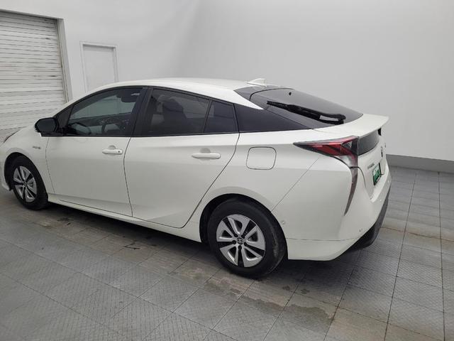 Photo of 2018 White Toyota Prius