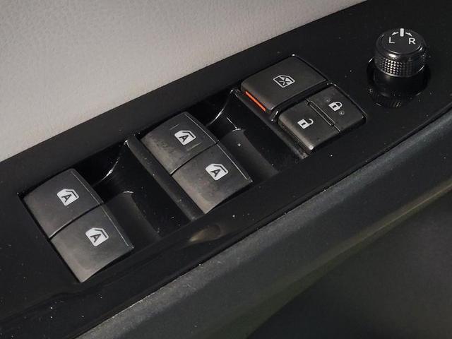 Photo of 2018 White Toyota Prius