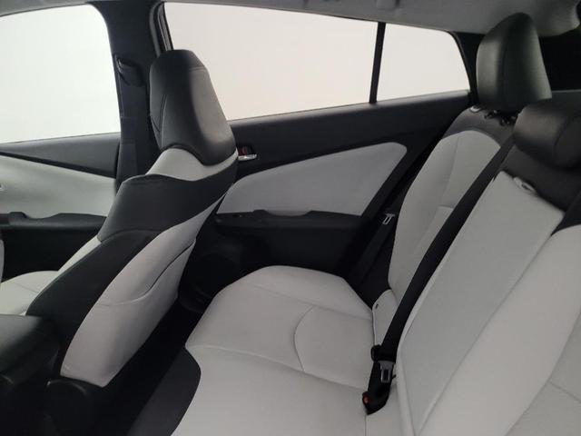 Photo of 2018 White Toyota Prius