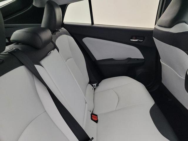 Photo of 2018 White Toyota Prius