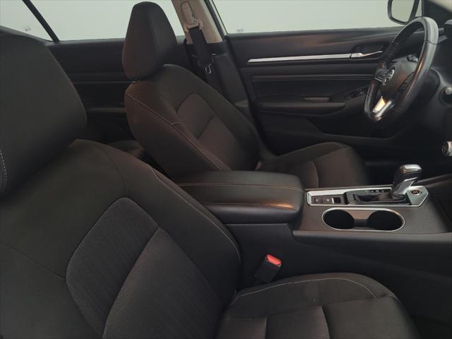 Photo of 2019 Pearl White Tricoat Nissan Altima