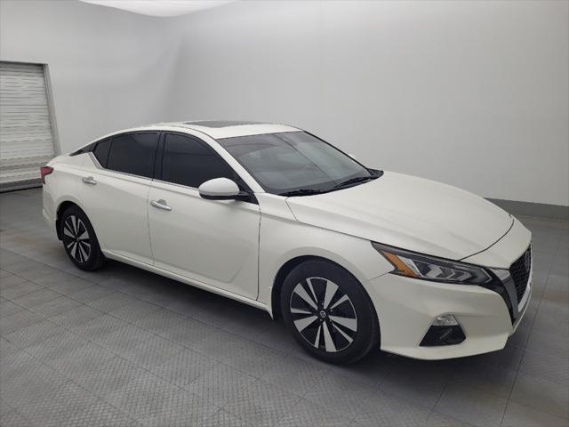 Photo of 2019 Pearl White Tricoat Nissan Altima