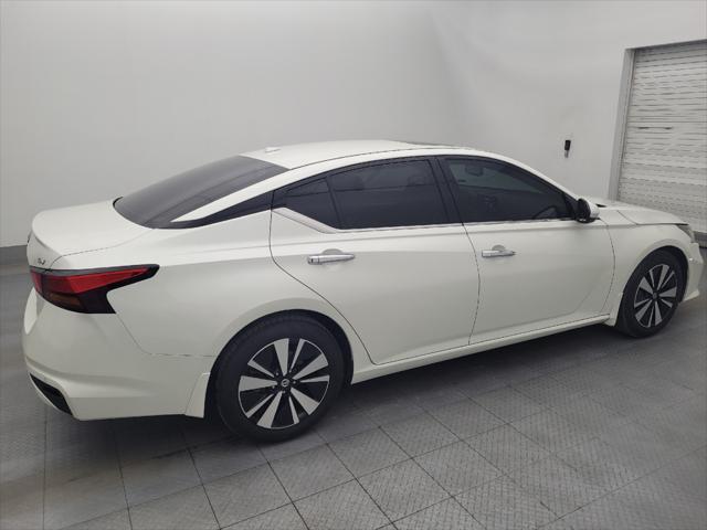 Photo of 2019 Pearl White Tricoat Nissan Altima