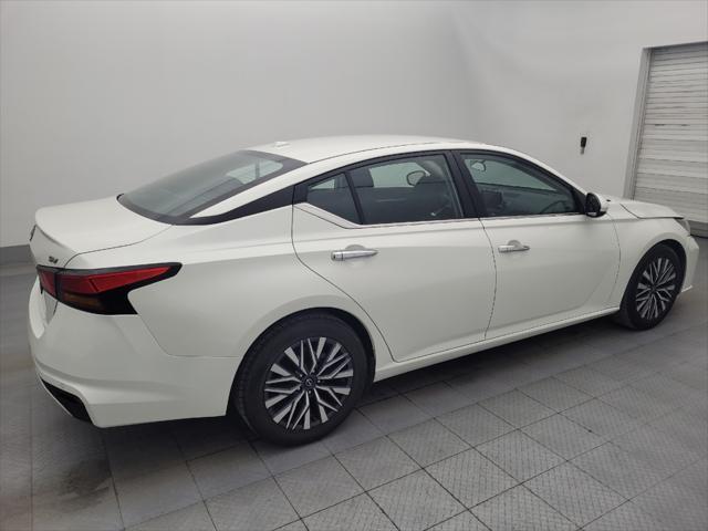 Photo of 2023 Pearl White Tricoat Nissan Altima