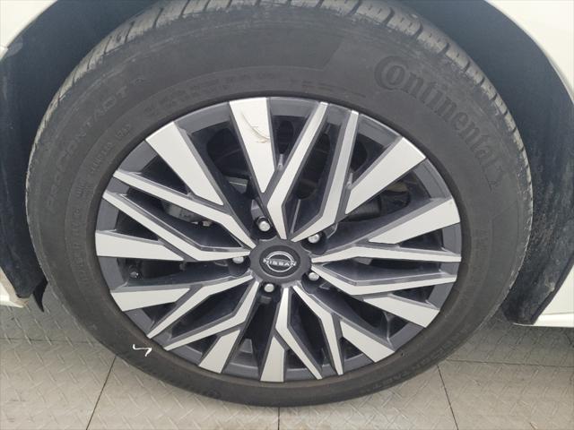 Photo of 2023 Pearl White Tricoat Nissan Altima