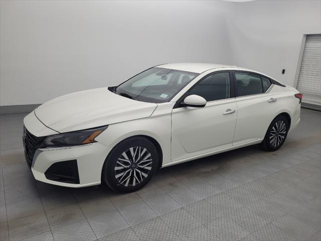 Photo of 2023 Pearl White Tricoat Nissan Altima