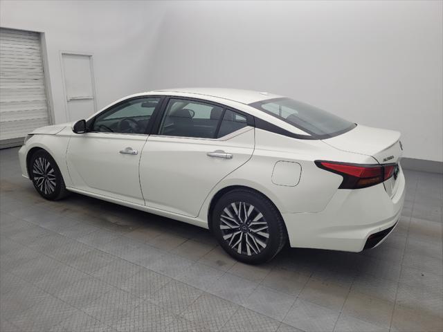 Photo of 2023 Pearl White Tricoat Nissan Altima