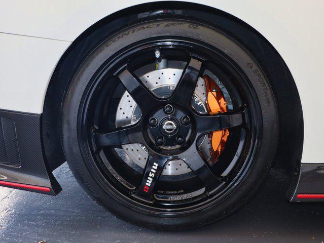 Photo of 2016 Pearl White Nissan GT-R