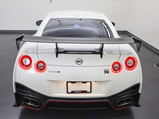 Photo of 2016 Pearl White Nissan GT-R