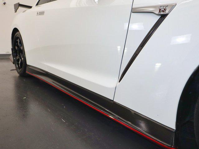 Photo of 2016 Pearl White Nissan GT-R