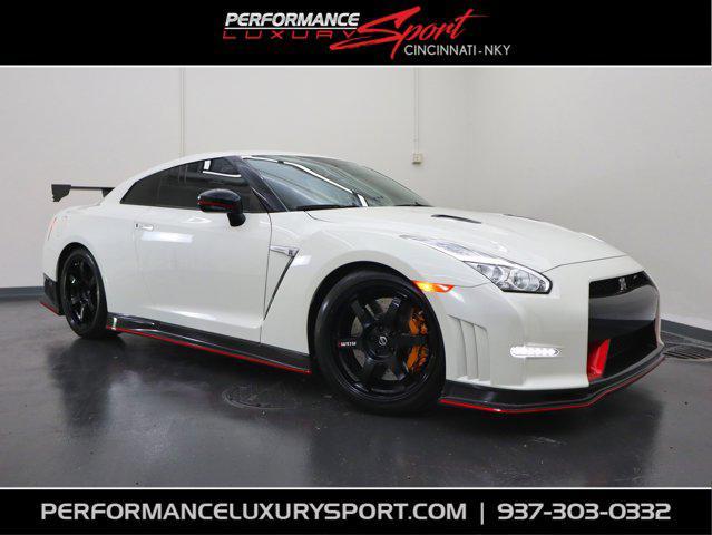 Photo of 2016 Pearl White Nissan GT-R