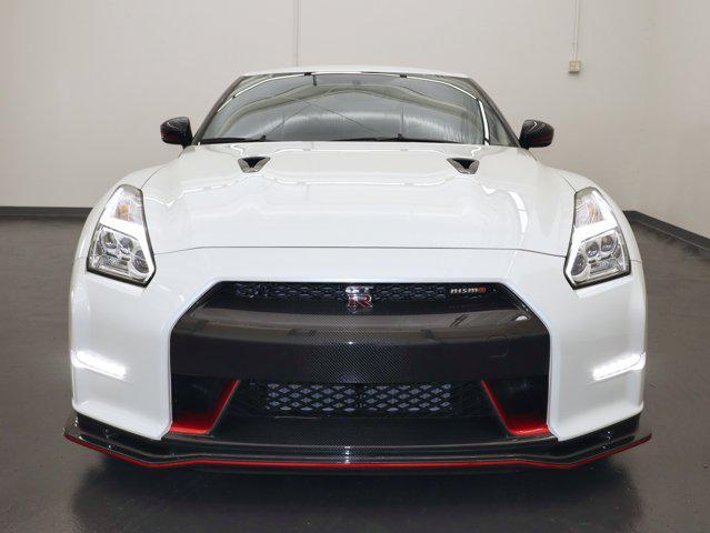 Photo of 2016 Pearl White Nissan GT-R