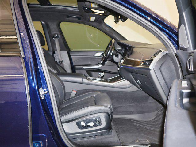 Photo of 2022 Tanzanite Blue II Metallic BMW X7