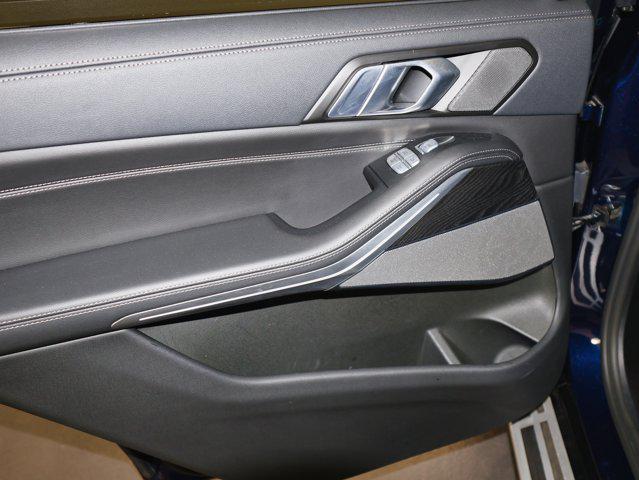 Photo of 2022 Tanzanite Blue II Metallic BMW X7