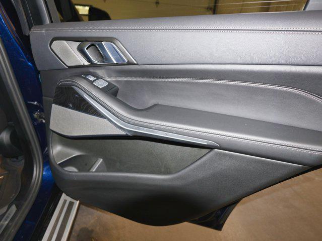 Photo of 2022 Tanzanite Blue II Metallic BMW X7