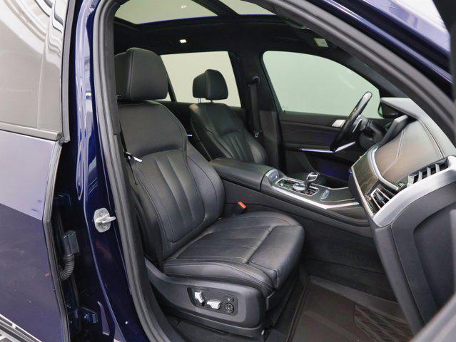 Photo of 2022 Tanzanite Blue II Metallic BMW X7