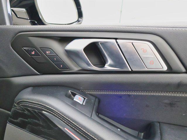 Photo of 2022 Tanzanite Blue II Metallic BMW X7