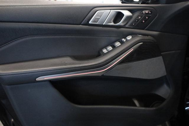 Photo of 2019 Black Sapphire Metallic BMW X7