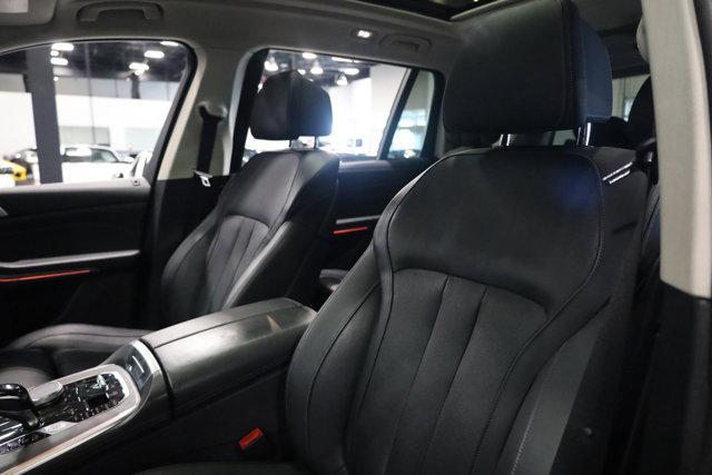 Photo of 2019 Black Sapphire Metallic BMW X7