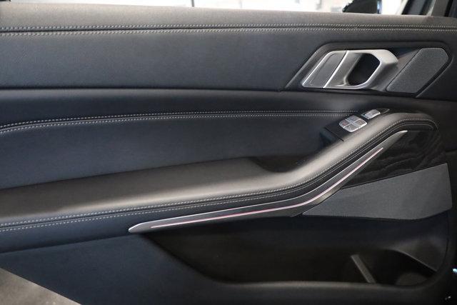 Photo of 2019 Black Sapphire Metallic BMW X7