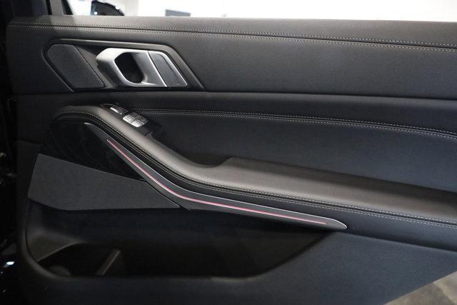Photo of 2019 Black Sapphire Metallic BMW X7
