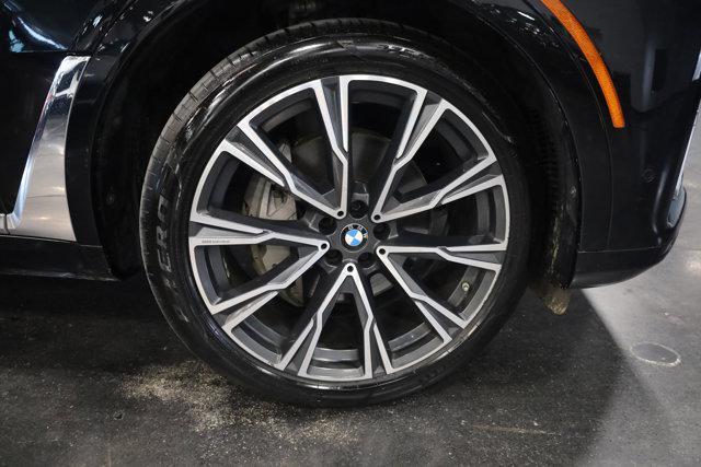 Photo of 2019 Black Sapphire Metallic BMW X7