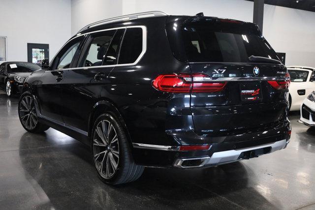 Photo of 2019 Black Sapphire Metallic BMW X7