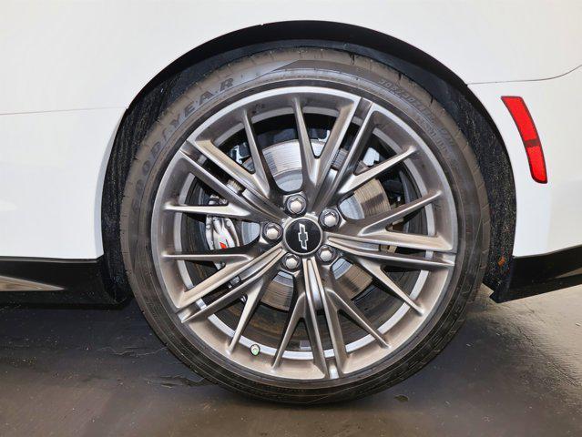 Photo of 2023 Summit White Chevrolet Camaro