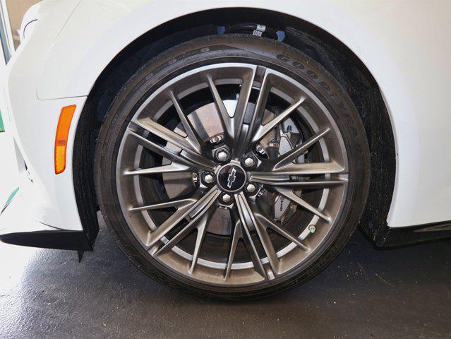 Photo of 2023 Summit White Chevrolet Camaro