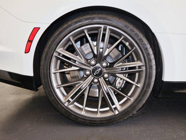 Photo of 2023 Summit White Chevrolet Camaro