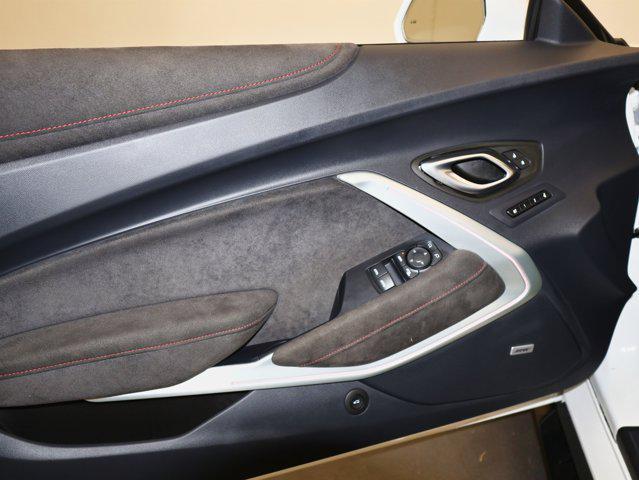 Photo of 2023 Summit White Chevrolet Camaro