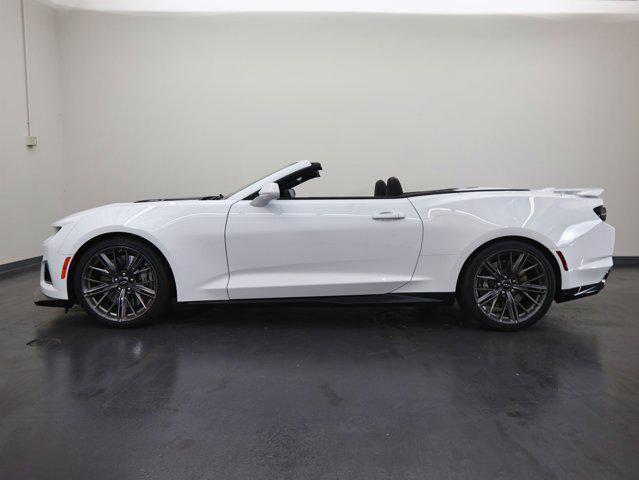 Photo of 2023 Summit White Chevrolet Camaro