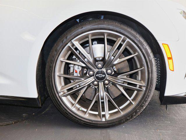 Photo of 2023 Summit White Chevrolet Camaro