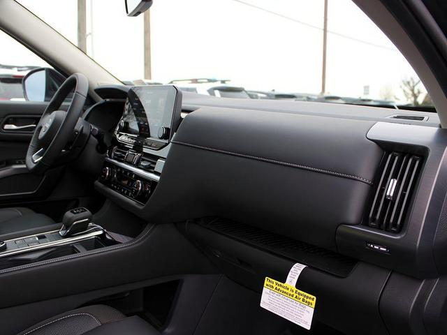 Photo of 2025 Black Nissan Pathfinder