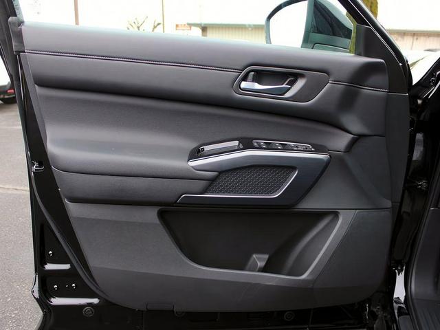 Photo of 2025 Black Nissan Pathfinder