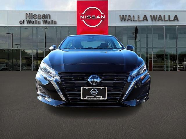 Photo of 2025 Black Nissan Altima
