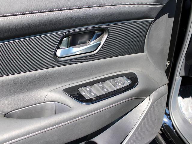 Photo of 2025 Black Nissan Murano