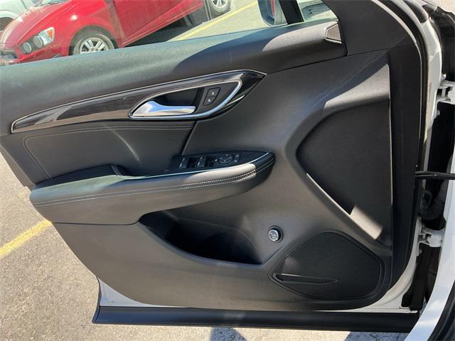 Photo of 2023 Summit White Buick Envision