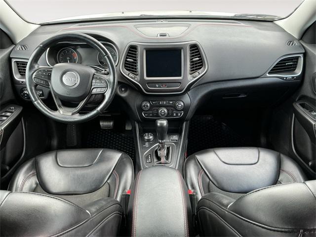 Photo of 2019 Bright White Clearcoat Jeep Cherokee