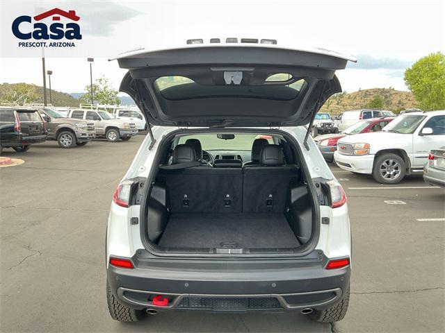 Photo of 2019 Bright White Clearcoat Jeep Cherokee