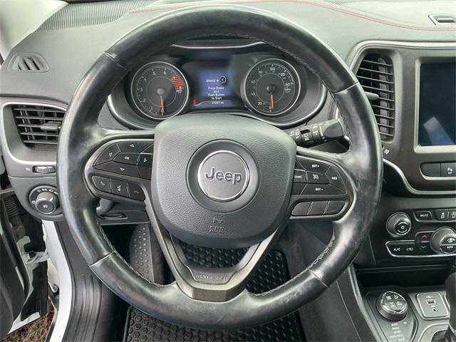 Photo of 2019 Bright White Clearcoat Jeep Cherokee