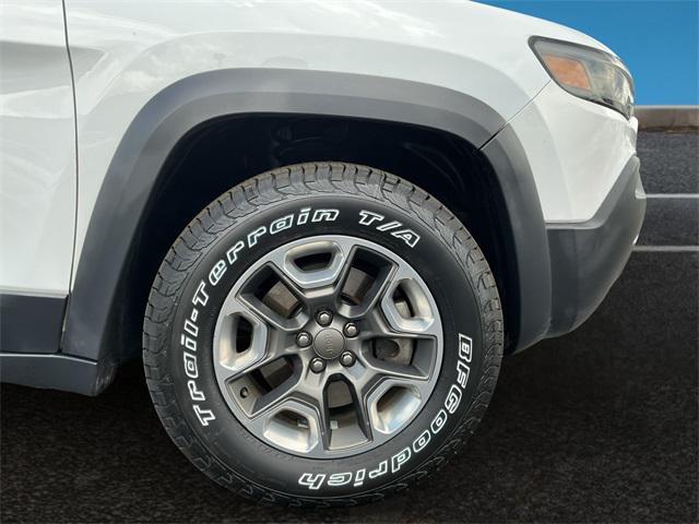 Photo of 2019 Bright White Clearcoat Jeep Cherokee