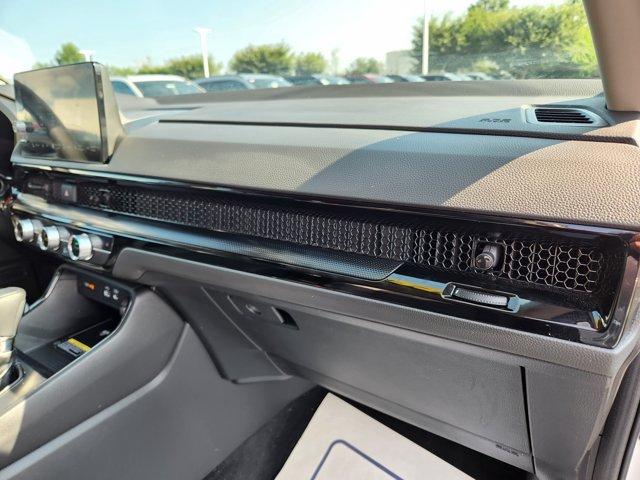 Photo of 2024 Platinum White Pearl Honda CR-V
