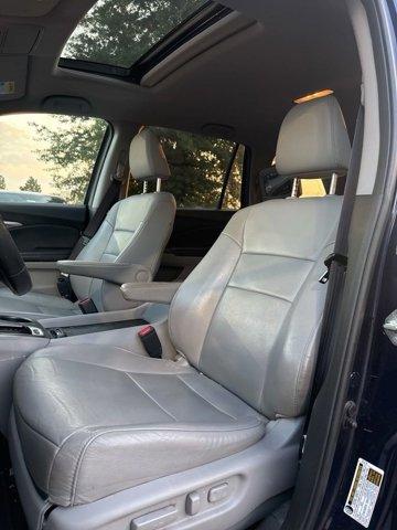Photo of 2017 Obsidian Blue Pearl Honda Pilot