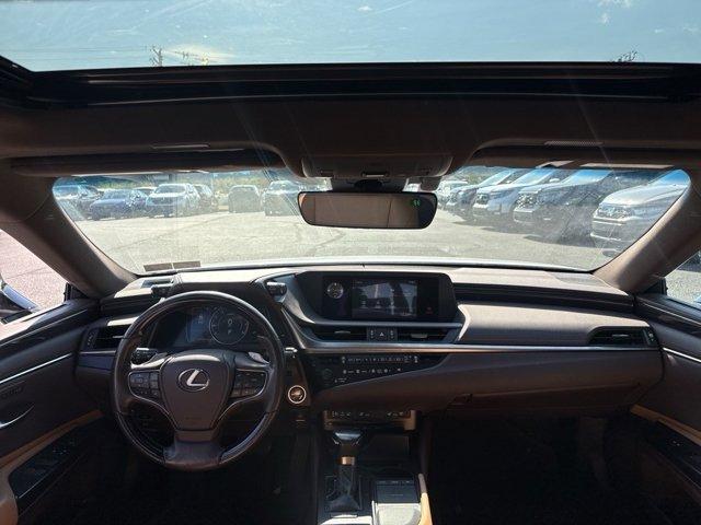 Photo of 2019 Eminent White Pearl Lexus ES 350