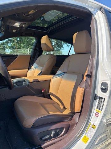 Photo of 2019 Eminent White Pearl Lexus ES 350