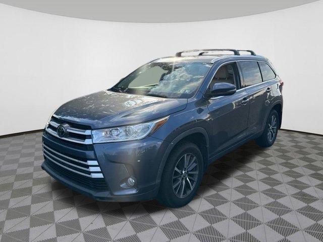 Photo of 2019 Shoreline Blue Pearl Toyota Highlander